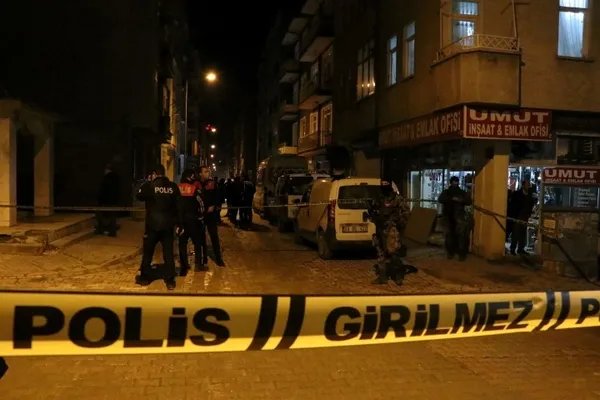 Elazığ sokaklarında sıcak dakikalar! Eli silahlı iki grup çatıştı - 1