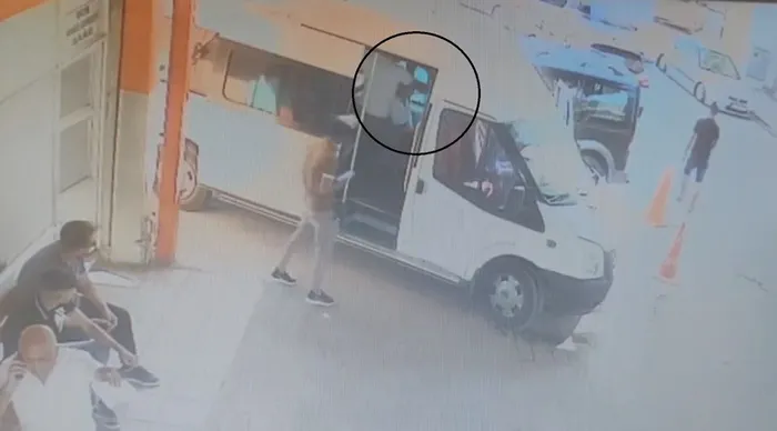 Minibüs parasını isteyen şoför kulağından oldu! Cani yolcu zavallı adamı dişleriyle parçaladı - 4