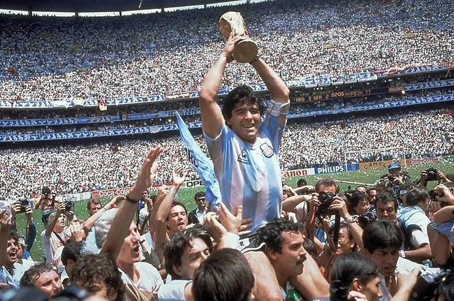 Arjantinli efsane futbolcu Maradona'dan kötü haber - 1
