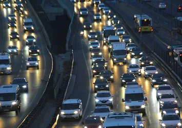 Okullar açıldı trafik yoğunluğu arttı!