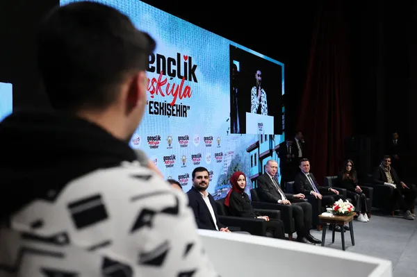 Başkan Erdoğan Eskişehir’de gençlerle buluştu! Muhalefete uzay yolculuğu tepkisi: Milletin sevinçlerinden rahatsızlar