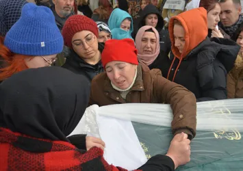 Kartal'da ölü bulunmuşlardı! Cansu Demirel son yolculuğuna uğurlandı
