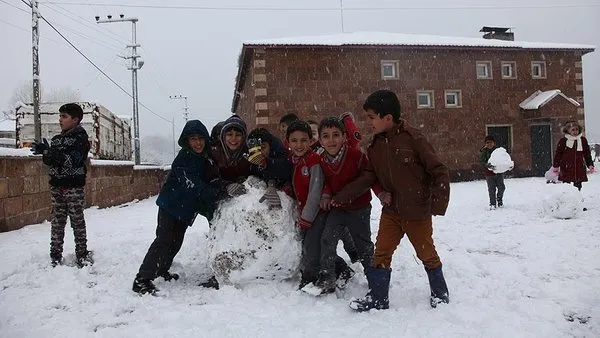 egitime-kar-engeli-ogrenciler-dikkat-valilikten-son-dakika-tatil-aciklamasi-1676824112363.jpg
