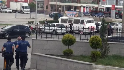 Karaman’da ışıklarda korna çaldığı otomobildeki 7 kişinin palalı ve bıçaklı saldırısına uğradı