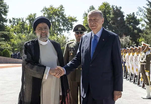 Dünyanın gözü Tahran’daki üçlü zirvede! Savaş sonrası ilk | Başkan Erdoğan İran Cumhurbaşkanı Reisi ile görüştü