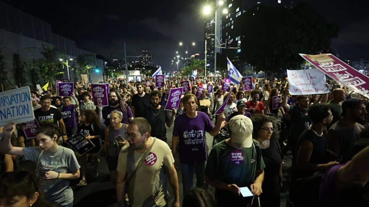 Terör devleti İsrail'de 20 bin kişi sokaklarda!