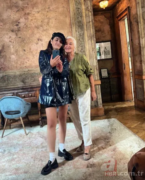 Gökçe Bahadır’ın annesini gören şaştı kaldı! Güzelliğiyle hayran bıraktı 11