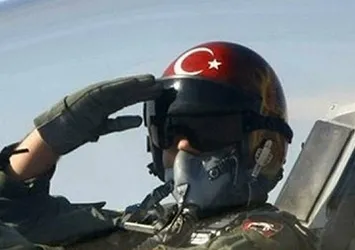 Türk F-16 uçakları Polonya semalarında uçtu