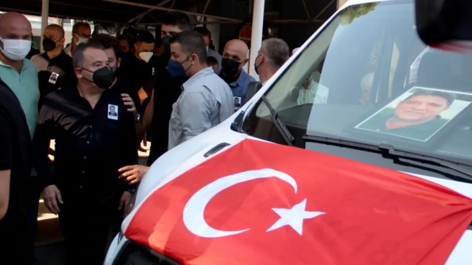 Başkan Böcek'ten, ağabeyine son görev