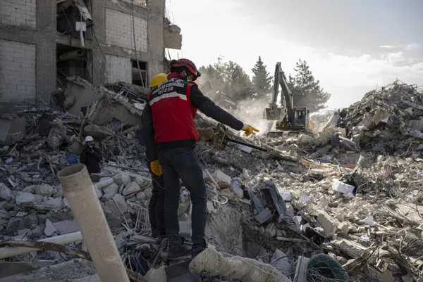 afad-acikladi-10-bin-tllik-hane-basi-destek-odemeleri-basladi-az-hasarli-binalara-devlet-destegi-var-mi-1676627516652.jpg AFAD açıkladı: 10 bin TL'lik 'Hane Başı Destek Ödemeleri başladı! Az hasarlı binalara devlet desteği var mı? - 6