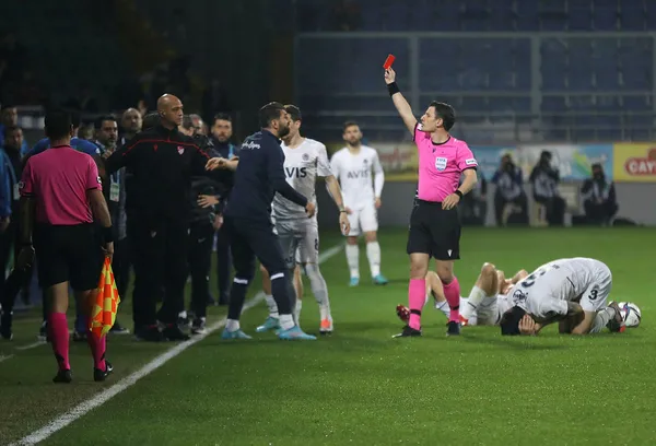 fenerbahceden-rizede-gol-sov-caykur-rizespor-0-6-fenerbahce-mac-sonucu-ozet-1650656262249.jpg Fenerbahçe'den Rize'de gol şov! Çaykur Rizespor 0- 6 Fenerbahçe (MAÇ SONUCU-ÖZET) - 4