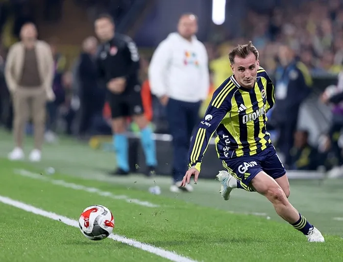 kanarya-evinde-hata-yapmadi-fenerbahce-fatih-karagumruku-maglup-etti-1760901302592.jpeg Fotoğraf (AA)