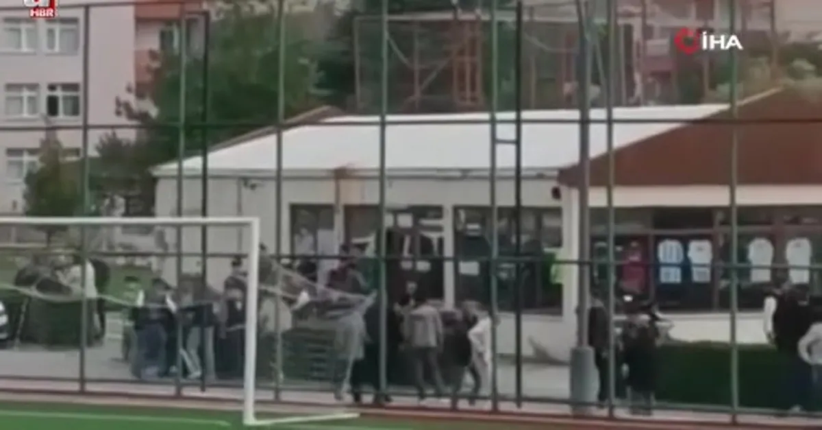 Futbolcu taraftara bıçakla saldırdı!