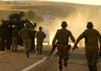 Mardin'de askeri aracın geçişi sırasında bombalı saldırı