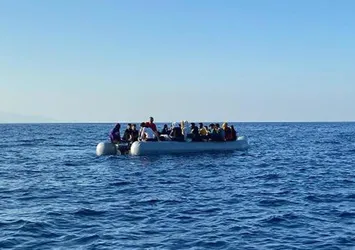 İzmir'de 99 göçmen kurtarıldı