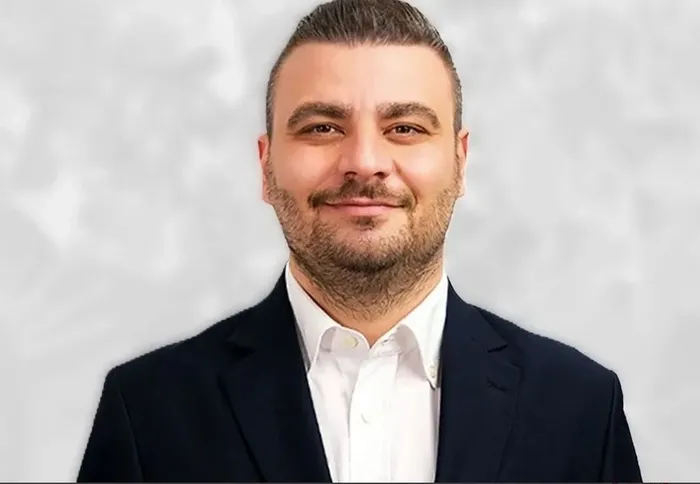 chp-ilce-baskaninin-carparak-sakat-biraktigi-genc-olayinin-perde-arkasi-o-genc-sadece-a-habere-anlatti-1767114485035.jpg CHP Üsküdar İlçe Başkanı Berk Tütüncü