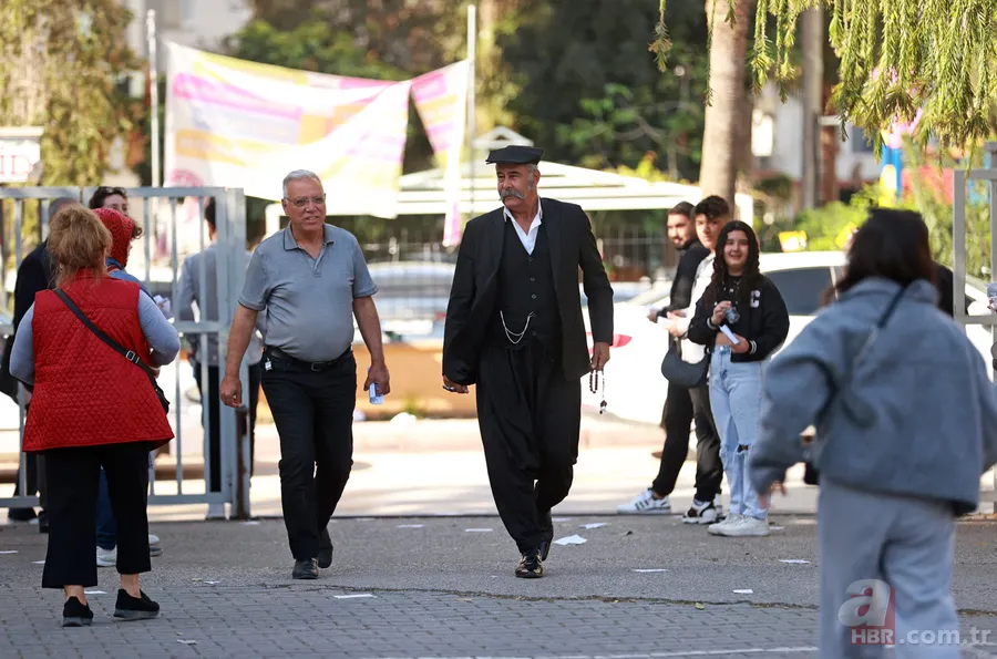 Oy vermeye gelen vatandaşlar şoke oldu! Alper Gezeravcı’dan esinlenip böyle sandığa geldi 8