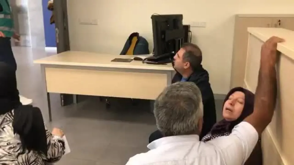 Esenyurt kaymakamlık binasında panik anları | Video