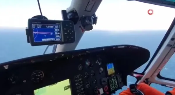 1657708444080.jpg Arjantin’de korku dolu anlar! Denizin ortasında kalp krizi geçiren balıkçı helikopterle kurtarıldı - 4