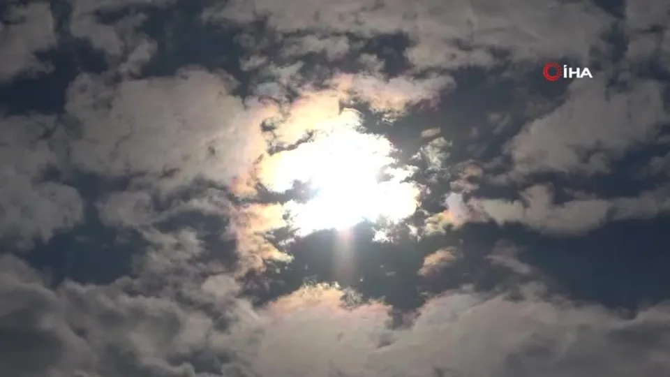 Dikkat çeken görüntü! Güneş bulutların arasından mercek gibi görüntü
