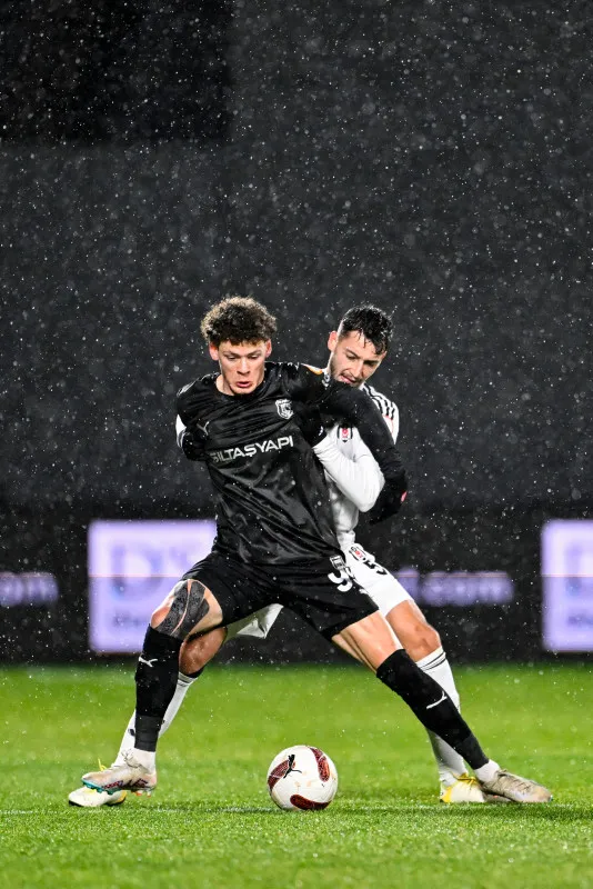 22-gol-7-asist-ismail-kartaldan-transfer-sov-kanaryaya-hayirli-ugurlu-olsun-1705910917441.jpg 22 gol, 7 asist! İsmail Kartal’dan transfer şov! Kanarya'ya hayırlı uğurlu olsun - 4