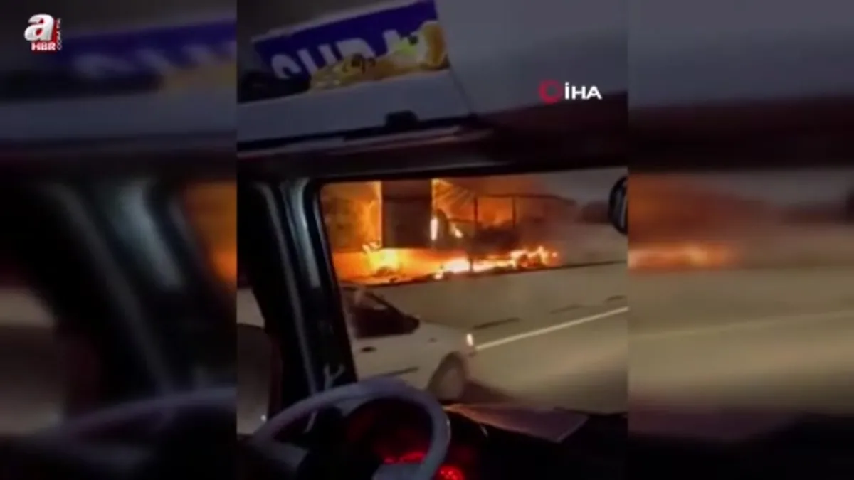 Yalova'da seyir halindeki tır alevlere teslim oldu