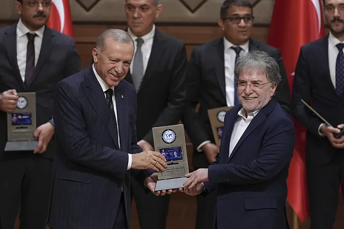 baskan-erdogan-8-anadolu-medya-odulleri-toreninde-konustu-1717618540517.jpg Başkan Erdoğan 8. Anadolu Medya Ödülleri töreninde konuştu! - 9