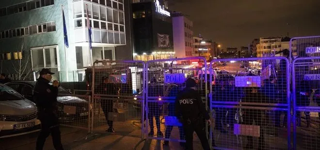 Hollanda’nın Türkiye temsilciliklerine giriş ve çıkışlar kapatıldı