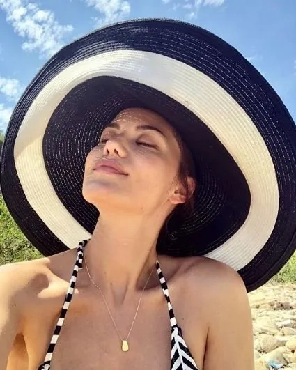 Fahriye Evcen ve Burak Özçivit'in komşuda moral tatili - 1