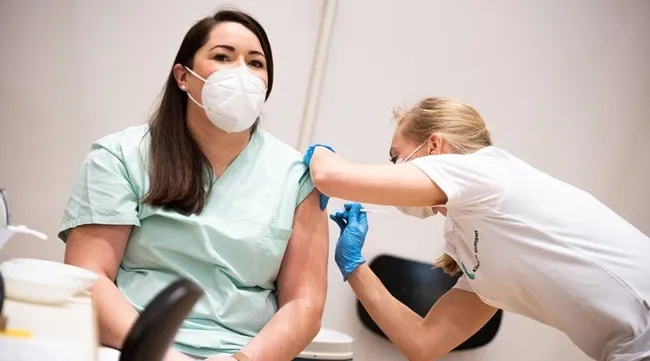 Türkiye’den ’BioNTech’ hamlesi! Bakan Varank duyurdu: Türkiye’de aşıyı ortak üretimi konuşacağız