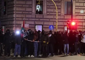 İtalya'da Gazze yürüyüşü! Yüzlerce kişi "Soykırım dursun" yazılı dövizlerle eylem yaptı