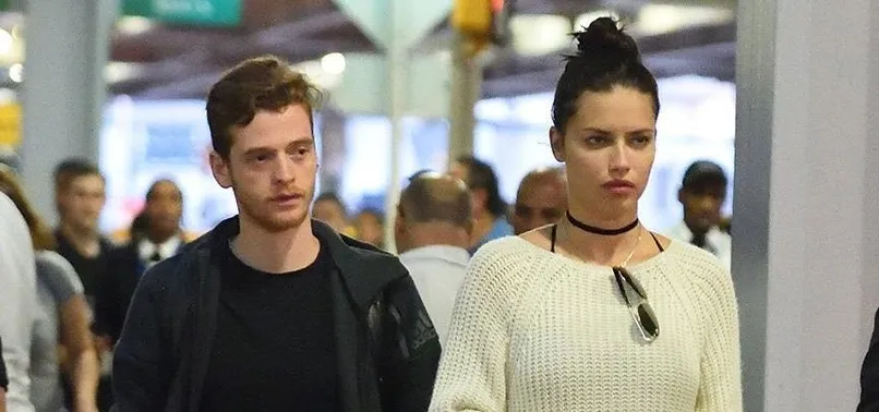 Adriana Lima'dan Metin Hara'ya jest
