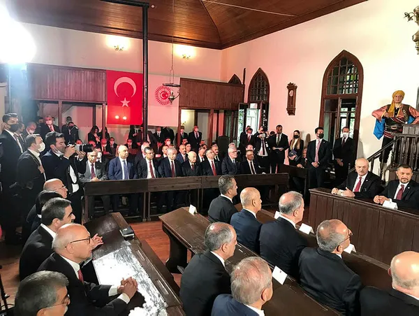 Son dakika: Türkiye Büyük Millet Meclisi 102 yaşında: Devlet erkanından Anıtkabir’e ziyaret!