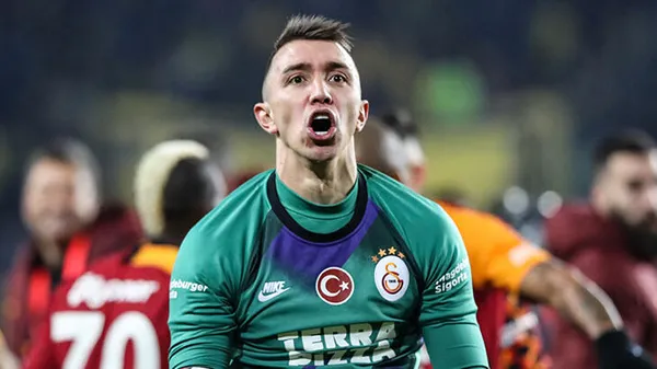 Fernando Muslera Beşiktaş derbisinde oynayacak mı?