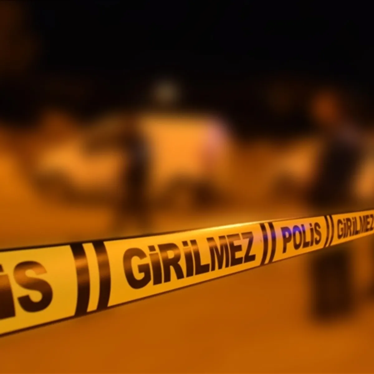 Kocaeli'nin Gebze ilçesinde kolonlardan gelen sesler nedeniyle 7 katlı bina tedbiren boşaltıldı
