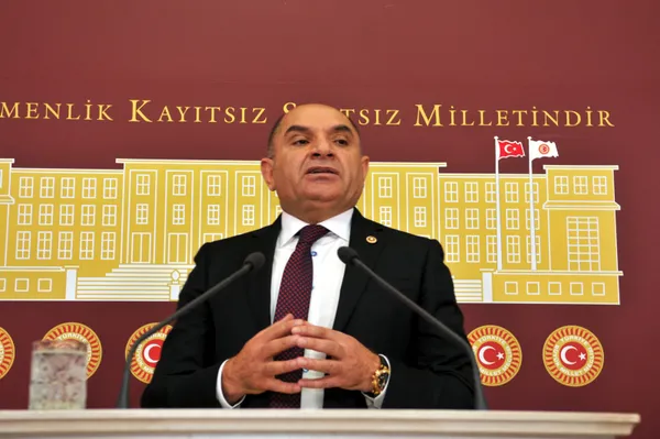 Yerli otomobile binip poz veren CHP'li vekil Tahsin Tarhan'dan akıllara durgunluk veren sözler - 3