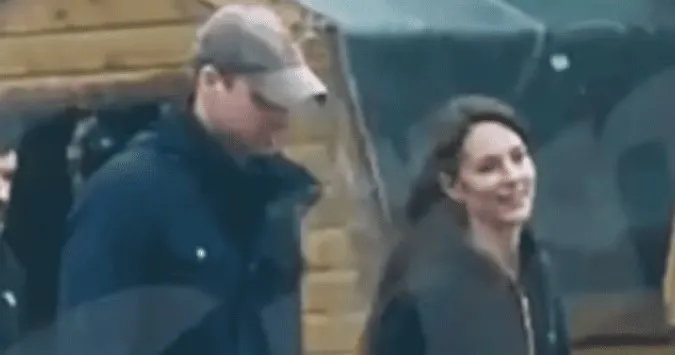 galler-prensesinin-goruntuleri-sosyal-medya-kullanicilarini-yine-ikna-edemedi-1710801526803.jpg Kate Middleton ortaya mı çıktı? Prenses Kate, eşi Prens William ile alışveriş yaparken görüntülendi iddiası! İşte o görüntüler... - 8