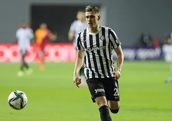 Trabzonspor'dan Galatasaray'a transfer çalımı! Altay'ın genç sol beki Kazımcan Karataş ile anlaşma sağlandı