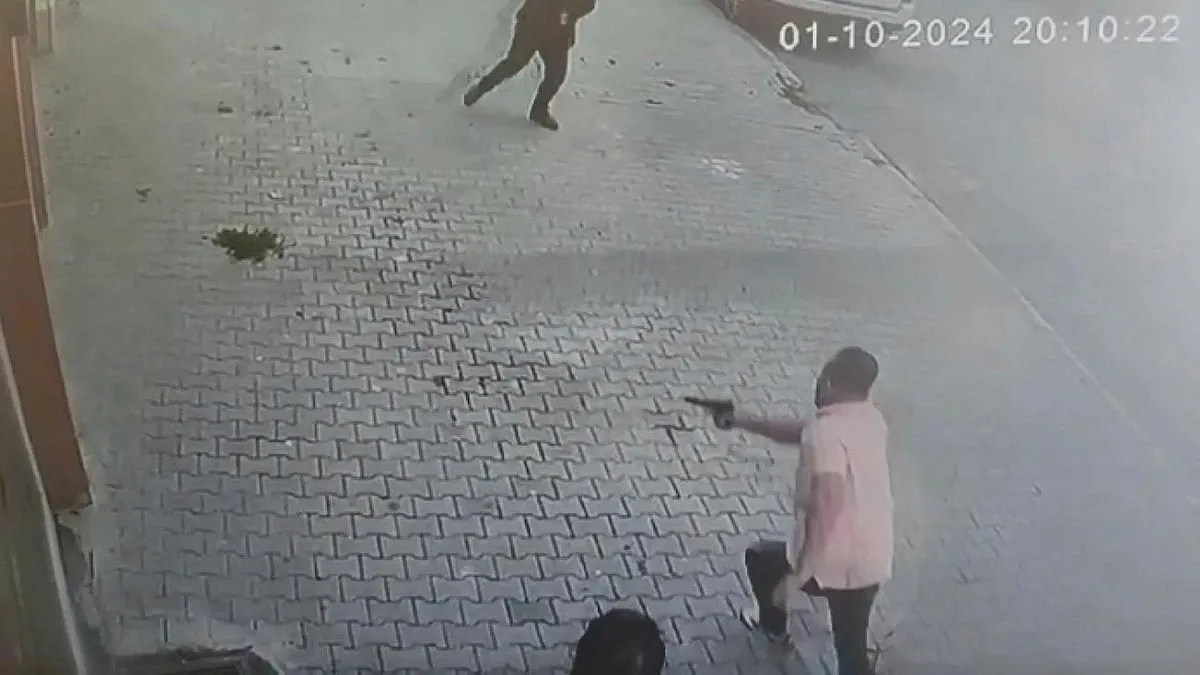 Beylikdüzü'nde dehşet! Alacak verecek meselesinde silahlar patladı | O anlar kamerada