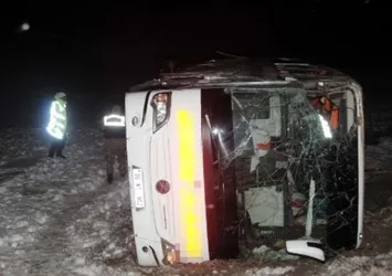 Bir kaza haberi de Bitlis'ten! Yolcu otobüsü şarampole yuvarlandı
