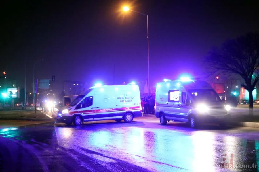 Gaziantep’te kabus gibi kaza: Servis minibüsü ile otomobil çarpıştı: 2’si ağır 10 yaralı 10