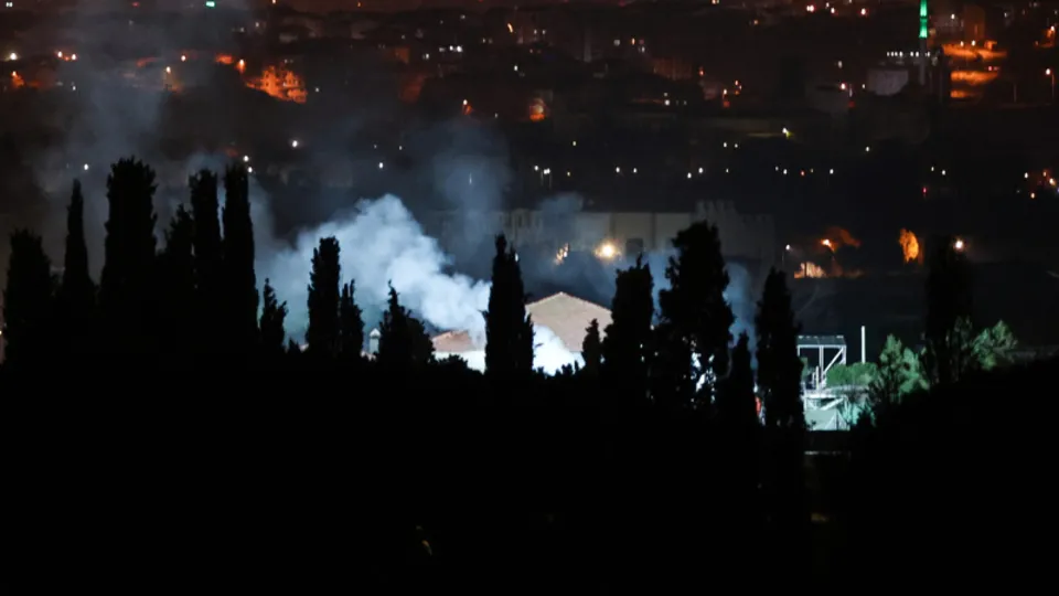 Tuzla'daki askeri alanda çıkan yangın! Patlama sesleri çevre ilçelerden duyuldu