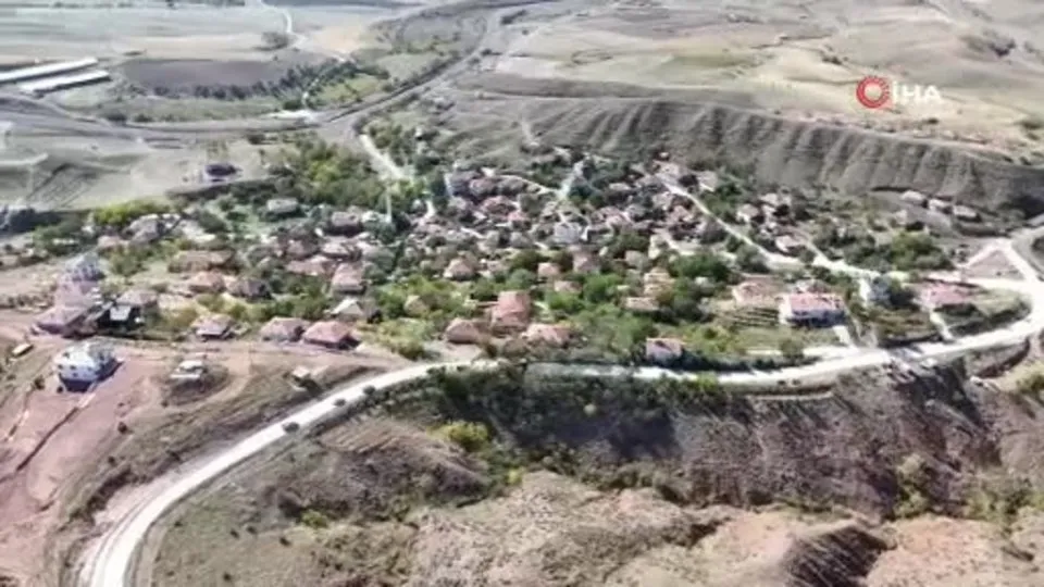 Asfaltlanan yol köylünün yüzünü güldürdü: Allah devletimize zeval vermesin