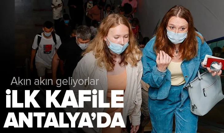 Rusya'dan ilk turist kafilesi Antalya'da! Akın akın geliyorlar
