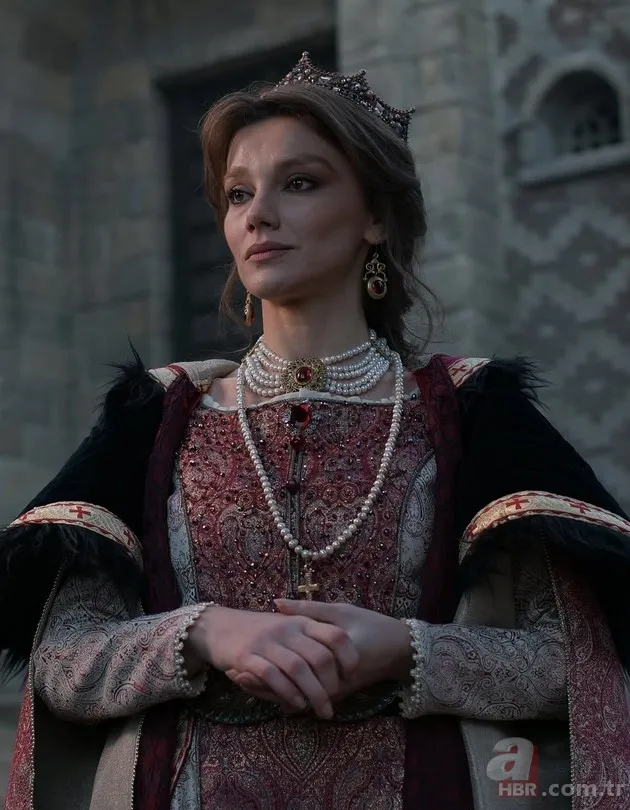 Meğer rakibiymiş! Uzak Şehir'in Alya'sı Sinem Ünsal'ın kız kardeşine bakın 7