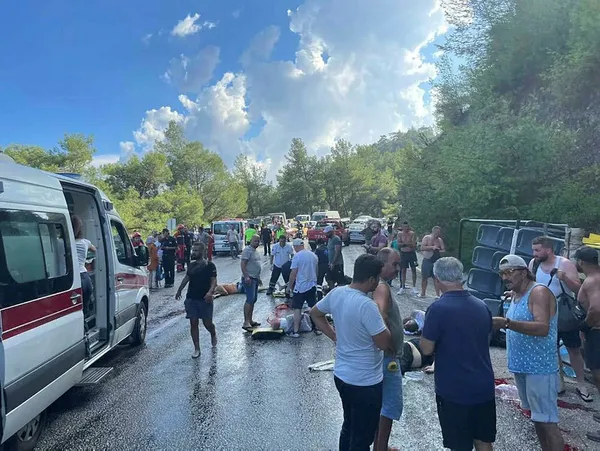 marmariste-cip-safari-araci-devrildi-cok-sayida-olu-ve-yarali-var-1661355370619.jpg Marmaris'te cip safari aracı devrildi! Çok sayıda ölü ve yaralı var - 6