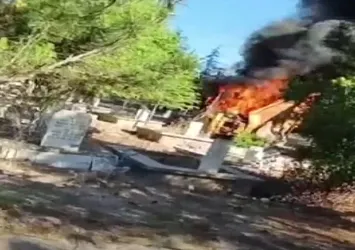 Mezarlıkta alev alev yandı! Böyle izlediler