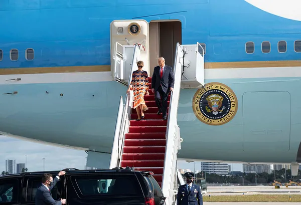 ABD medyasından iddia! "Trump çifti Beyaz Saray'da ayrı yataklarda uyuyordu"