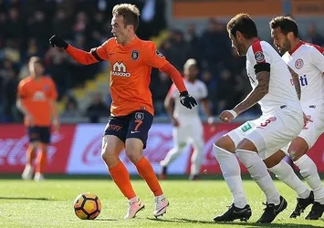 Medipol Başakşehir Antalyaspor'a konuk olacak