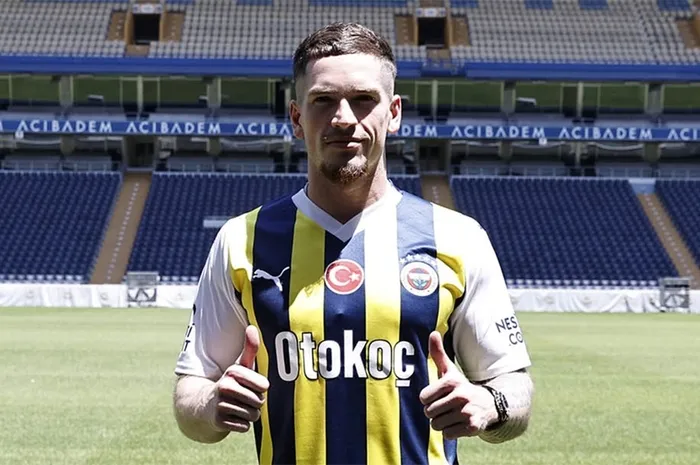 Fenerbahçe’de büyük kıyım! Mourinho 6 ismin biletini kesti